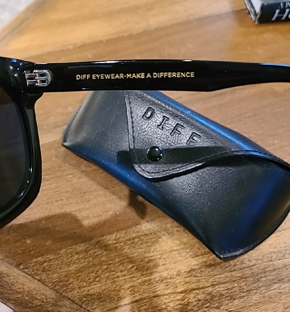 Diff Carson Polarized Eyewear Black Sunglasses with Black Case - Picture 4 of 7